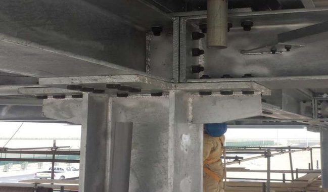 Bolted beam-to-column connection on a canopy